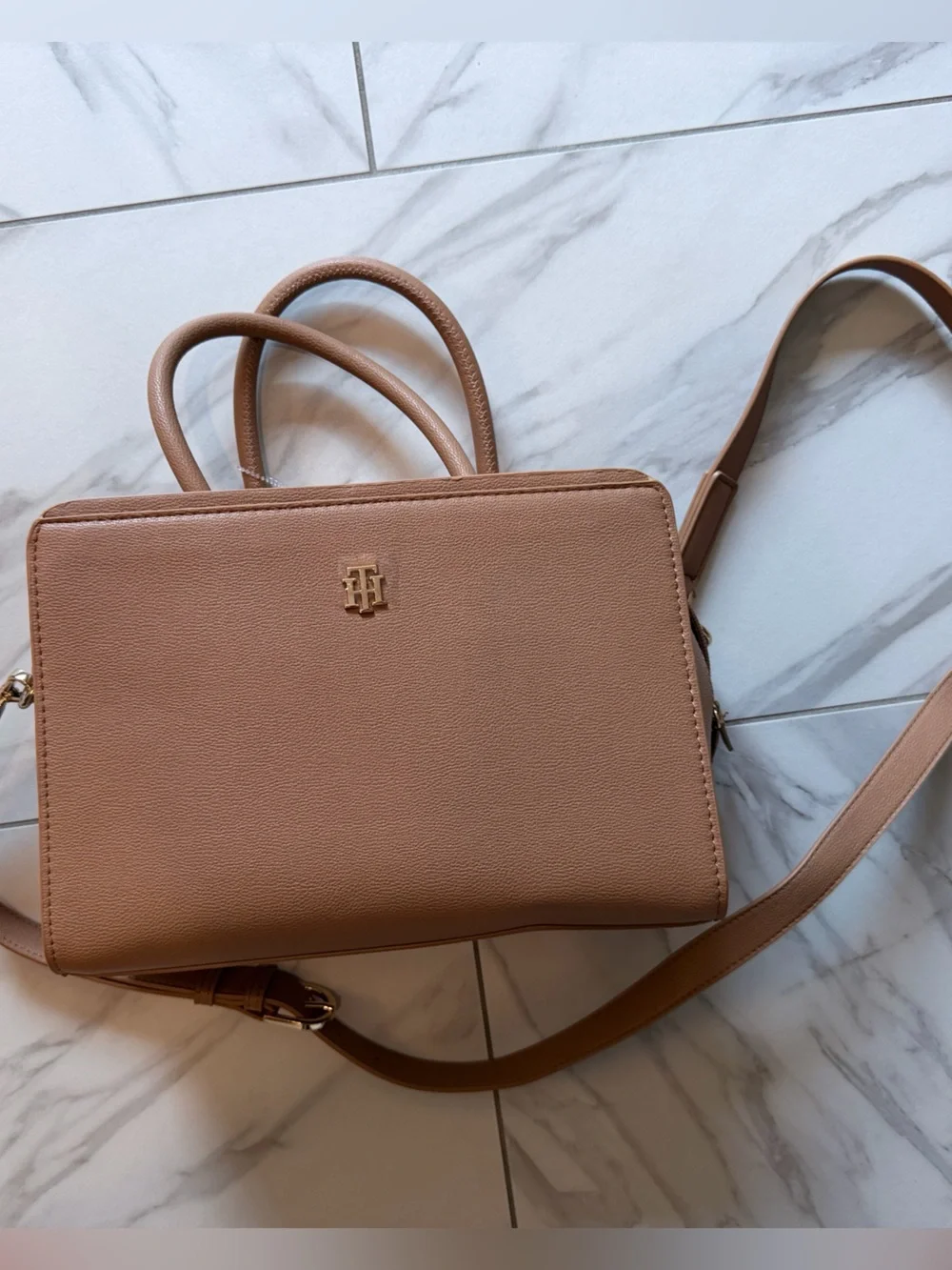 NWT Tommy Hilfiger Tan ,Structured Leather purse with adjustable strap.